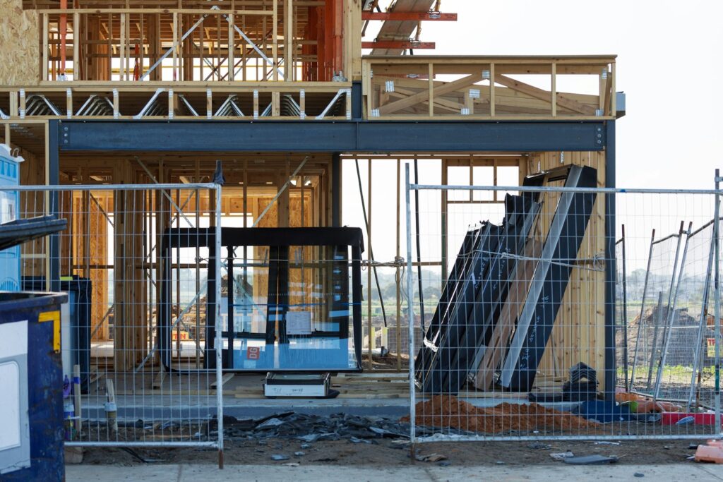Baustelle mit Bauzaun – Druck Office Schweiz