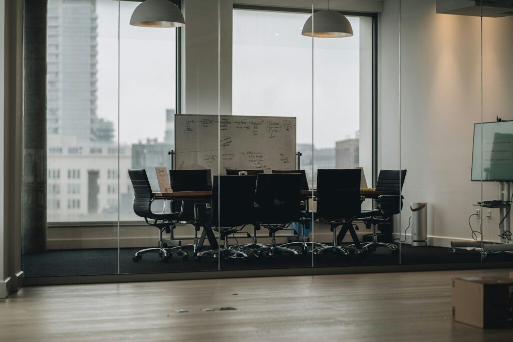 Besprechungsraum hinter Glas – Druck Office Schweiz