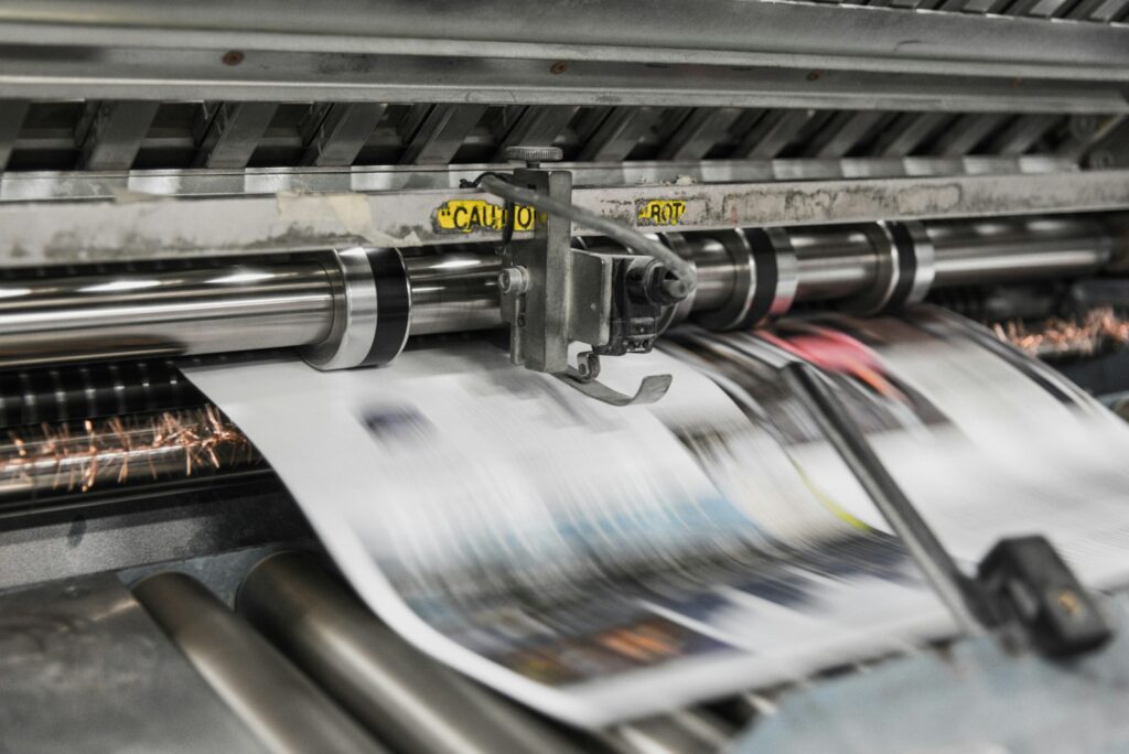 Druckmaschine im Druckprozess – Druck Office Schweiz