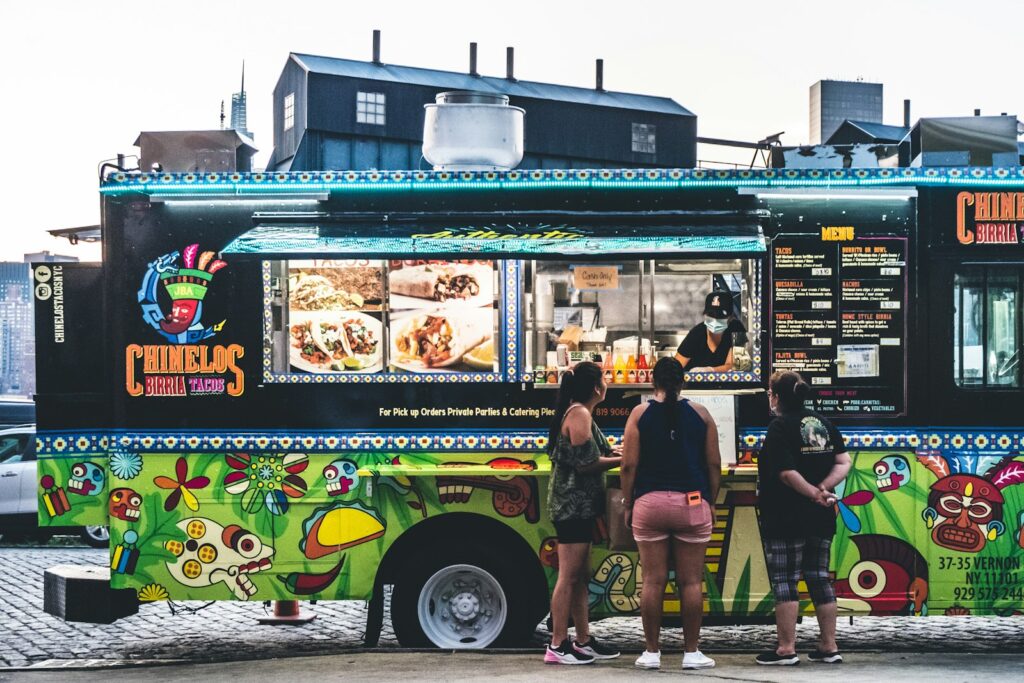 Foodtruck mit Folierung – Druck Office Schweiz