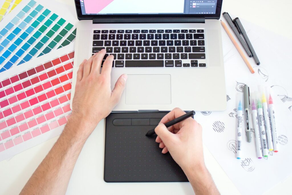 Grafikdesign am Tablet – Druck Office Schweiz