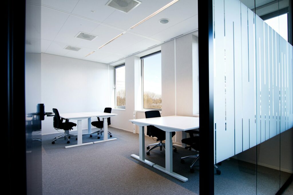 Büro mit Milchglasfolie – Sichtschutz von Druck Office