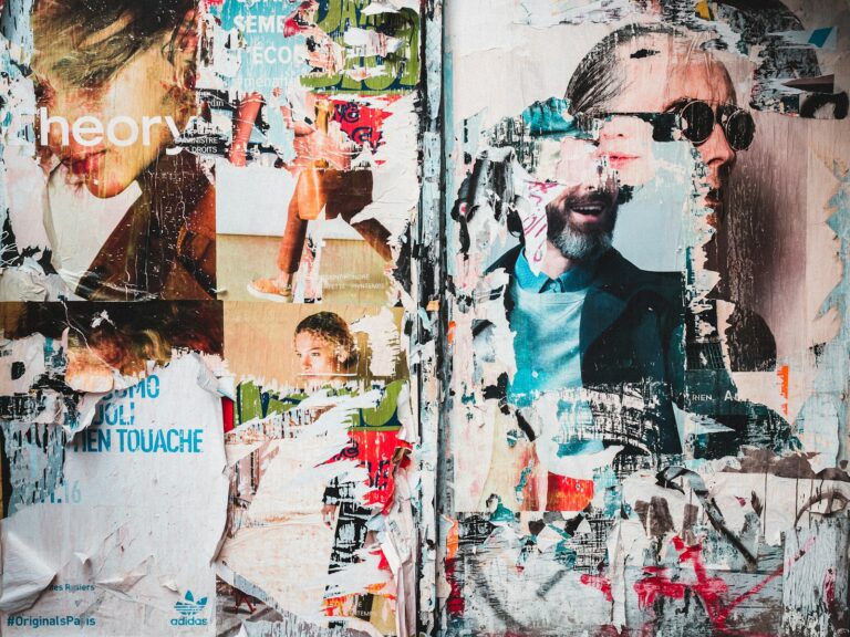 Plakate an einer Wand – Druck Office Schweiz